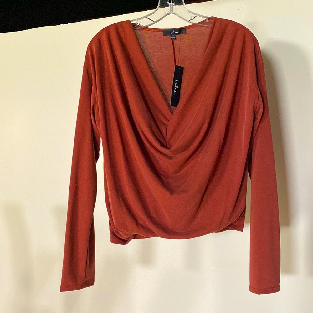 Lulu Modern Fashion Rust Orange Draped Long Sleeve Top. NWT. Size small